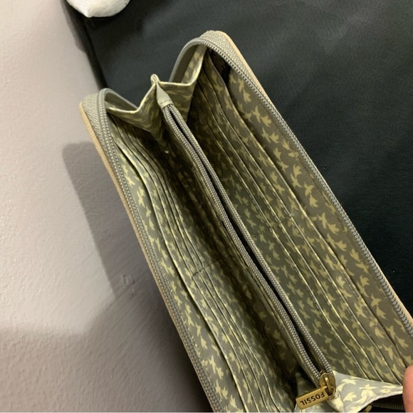 Fossil Blue and Beige Bird Pattern Wallet - Picture 4 of 6